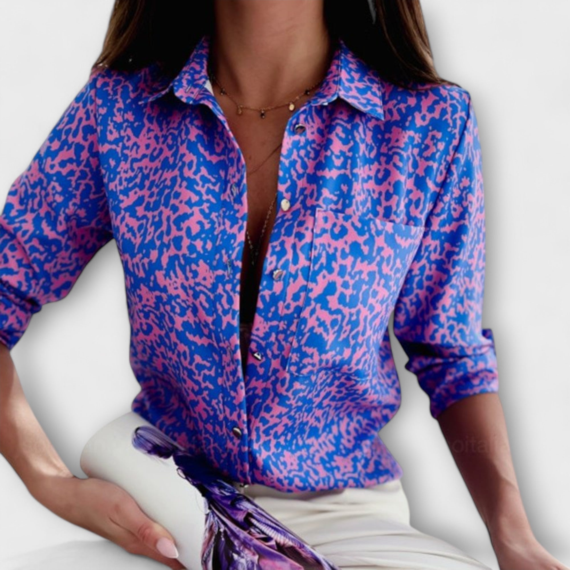 Rynelle – Shirt Blouse with Graphic Print and Retro Flair